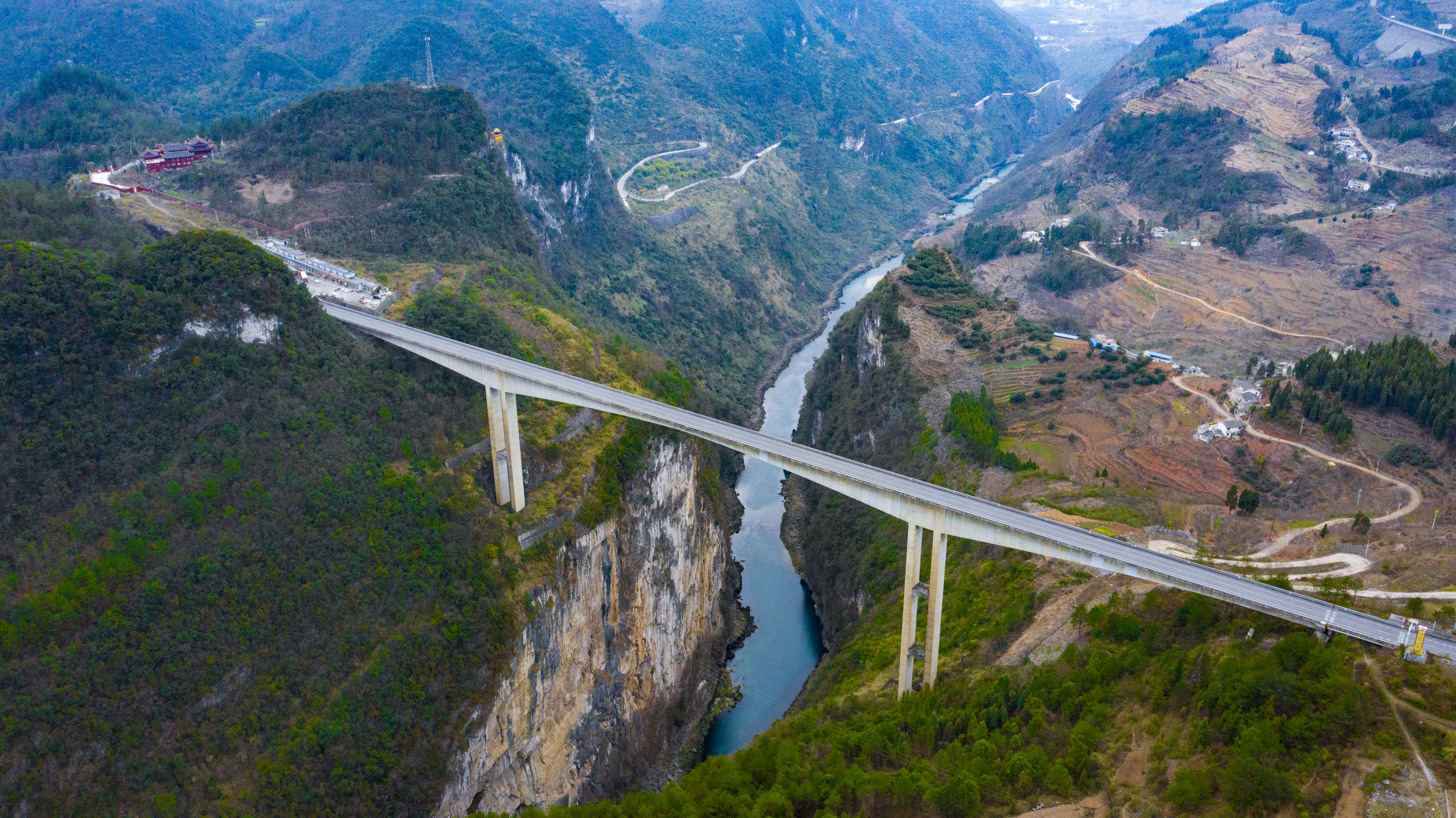 DJI_0818---貴陽至畢節(jié)高等級公路六廣河大橋。貴州日報天眼新聞記者  聞雙攝.JPG