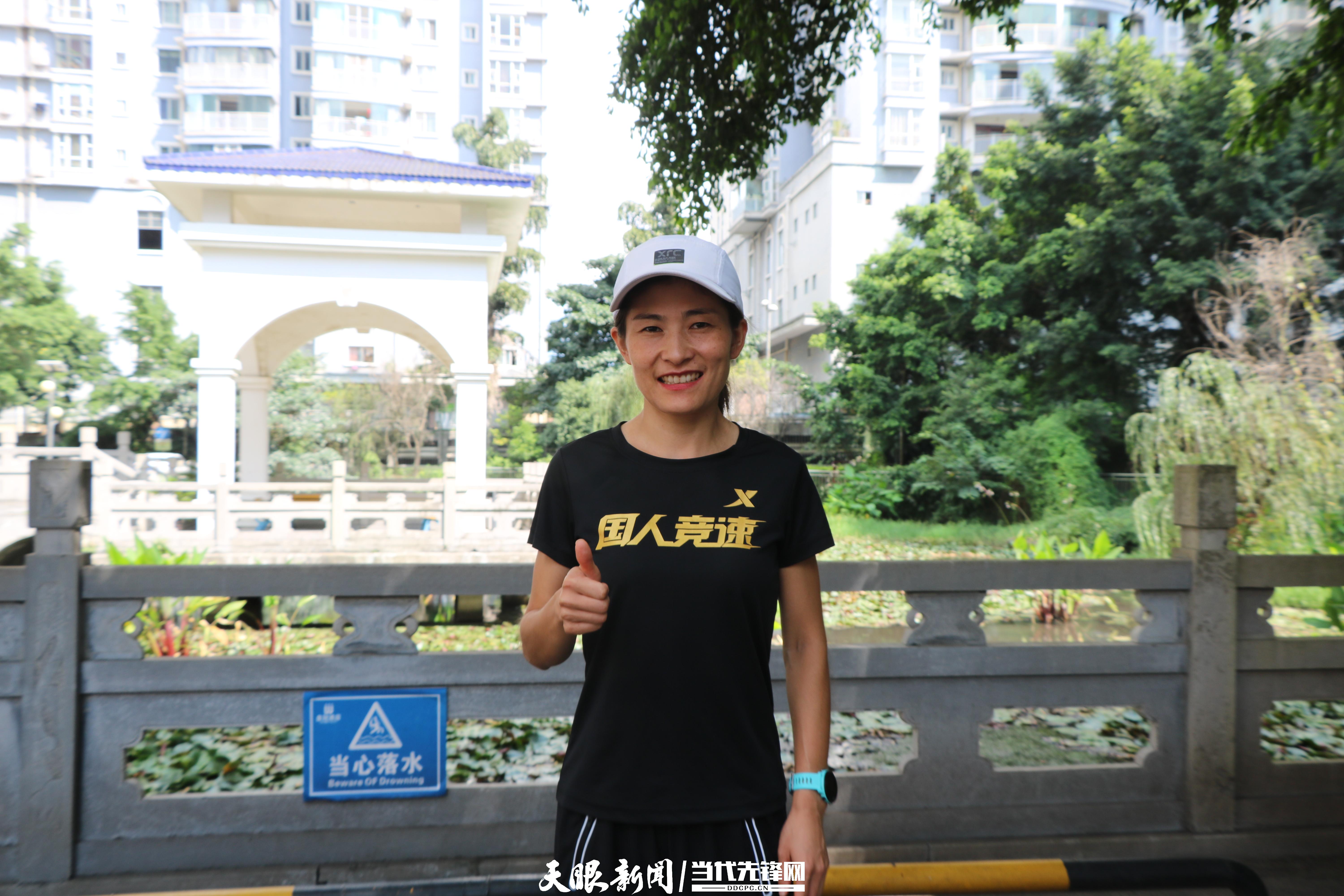 賽前孔潔接受記者采訪.JPG